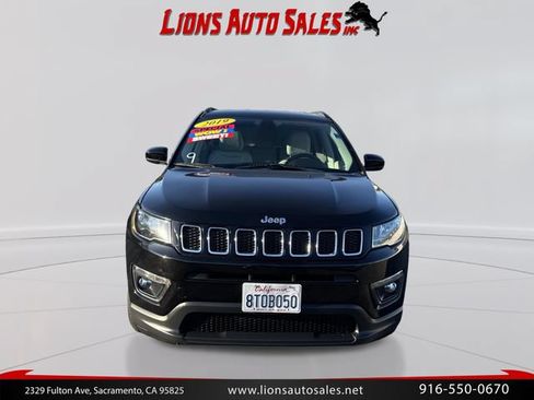 Used 2019 Jeep Compass Latitude FWD image 2