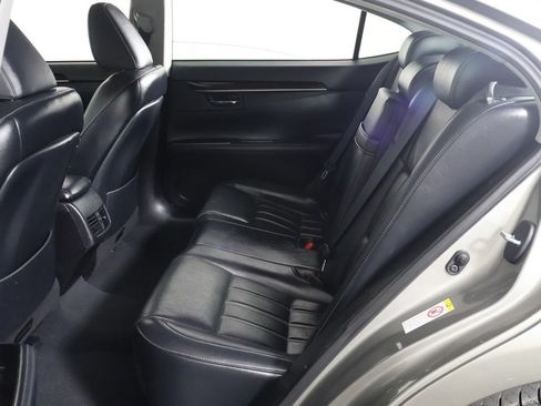 Used 2017 Lexus ES 350 w/ Luxury Package FWD image 32