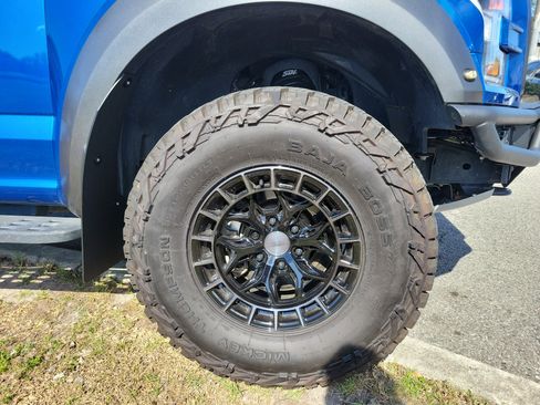 Used 2018 Ford F150 Raptor w/ Equipment Group 802A Luxury image 12