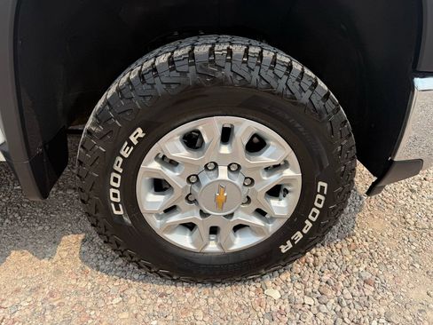 Used 2024 Chevrolet Silverado 2500 LT AWD/4WD image 12