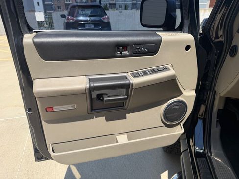 Used 2004 HUMMER H2 w/ Preferred Equipment Group AWD/4WD image 12