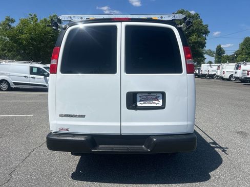 Used 2017 Chevrolet Express 2500 RWD image 7