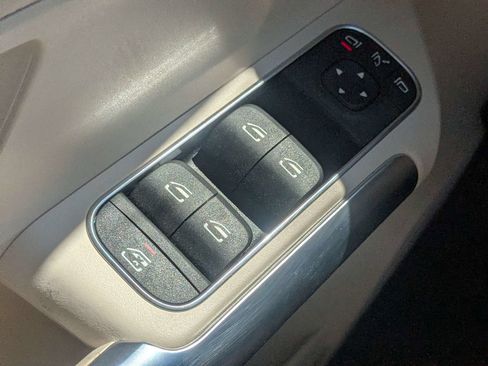 Used 2021 Mercedes-Benz GLA 250 4MATIC w/ Premium Package image 25