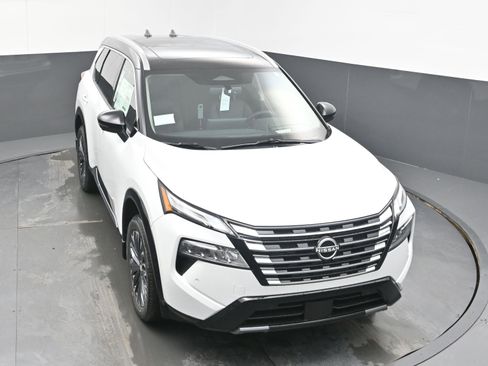 New 2026 Nissan Rogue Platinum image 31