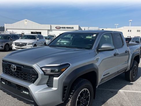 Used 2024 Toyota Tacoma TRD Off-Road image 1