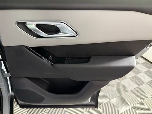 New 2026 Land Rover Range Rover Velar Dynamic SE image 32