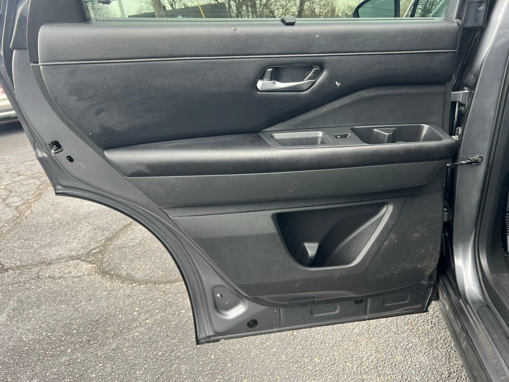 Used 2023 Nissan Pathfinder SL w/ Cargo Package AWD/4WD image 18