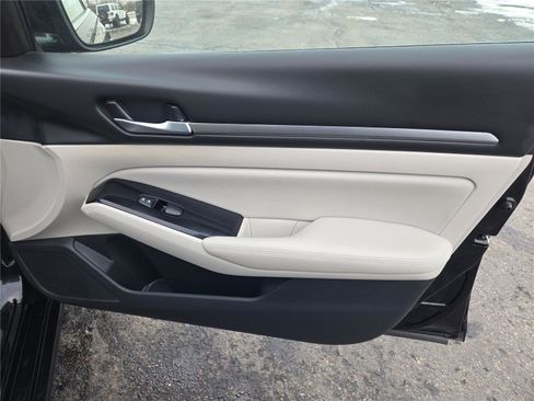 Used 2024 Nissan Altima 2.5 SL image 6