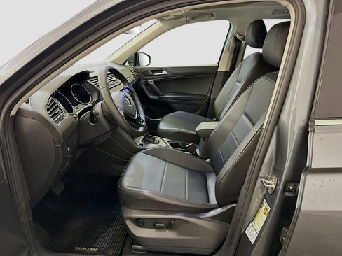 Used 2020 Volkswagen Tiguan SE w/ Panoramic Sunroof Package image 13