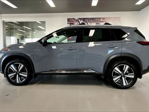 Used 2023 Nissan Rogue SL w/ SL Premium Package image 3