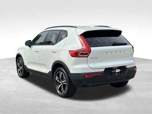 Used 2023 Volvo XC40 B5 Plus AWD/4WD image 9