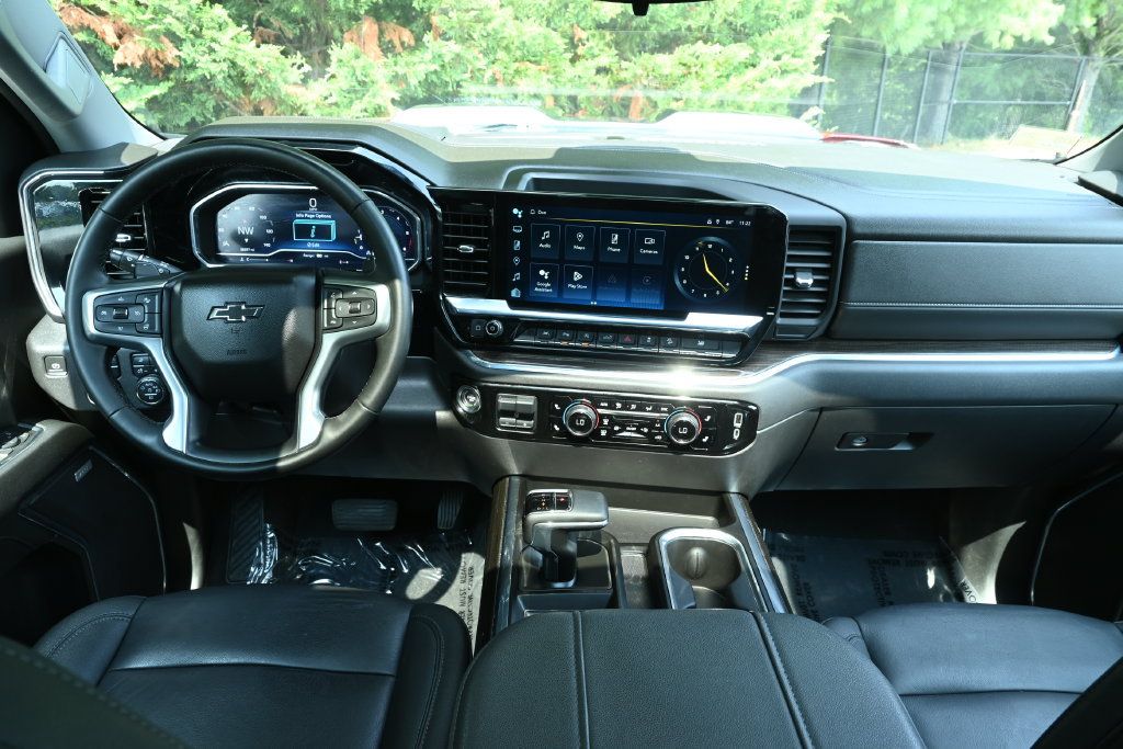 Used 2024 Chevrolet Silverado 1500 LT Trail Boss w/ LT Trail Boss Premium Package AWD/4WD image 16