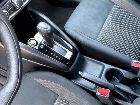 Used 2020 Nissan Versa S FWD image 17