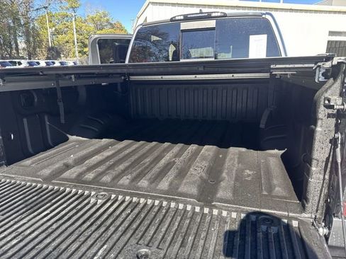 Used 2024 Nissan Titan PRO-4X w/ Pro-4x Convenience Package image 12