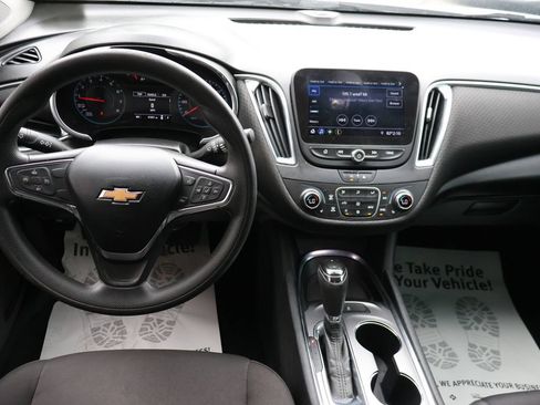 Used 2020 Chevrolet Malibu LT FWD image 19
