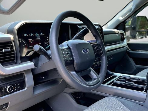 Used 2023 Ford F350 XLT AWD/4WD image 18