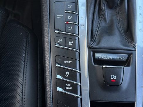 Used 2020 Porsche Macan image 19