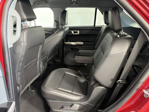 Used 2023 Ford Explorer XLT w/ Equipment Group 202A image 6