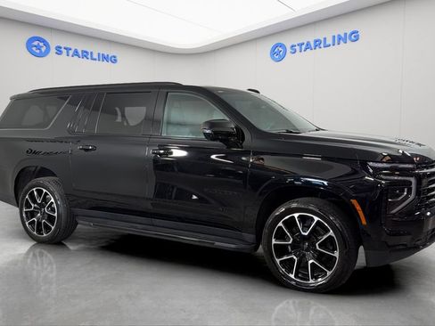 Used 2025 Chevrolet Suburban RST w/ Comfort Package RWD image 12