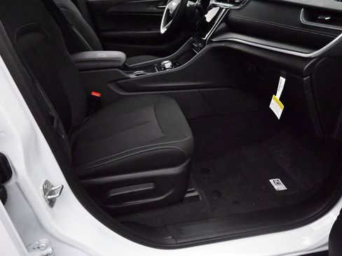 Used 2024 Jeep Grand Cherokee L Laredo w/ Luxury Tech Group I image 16