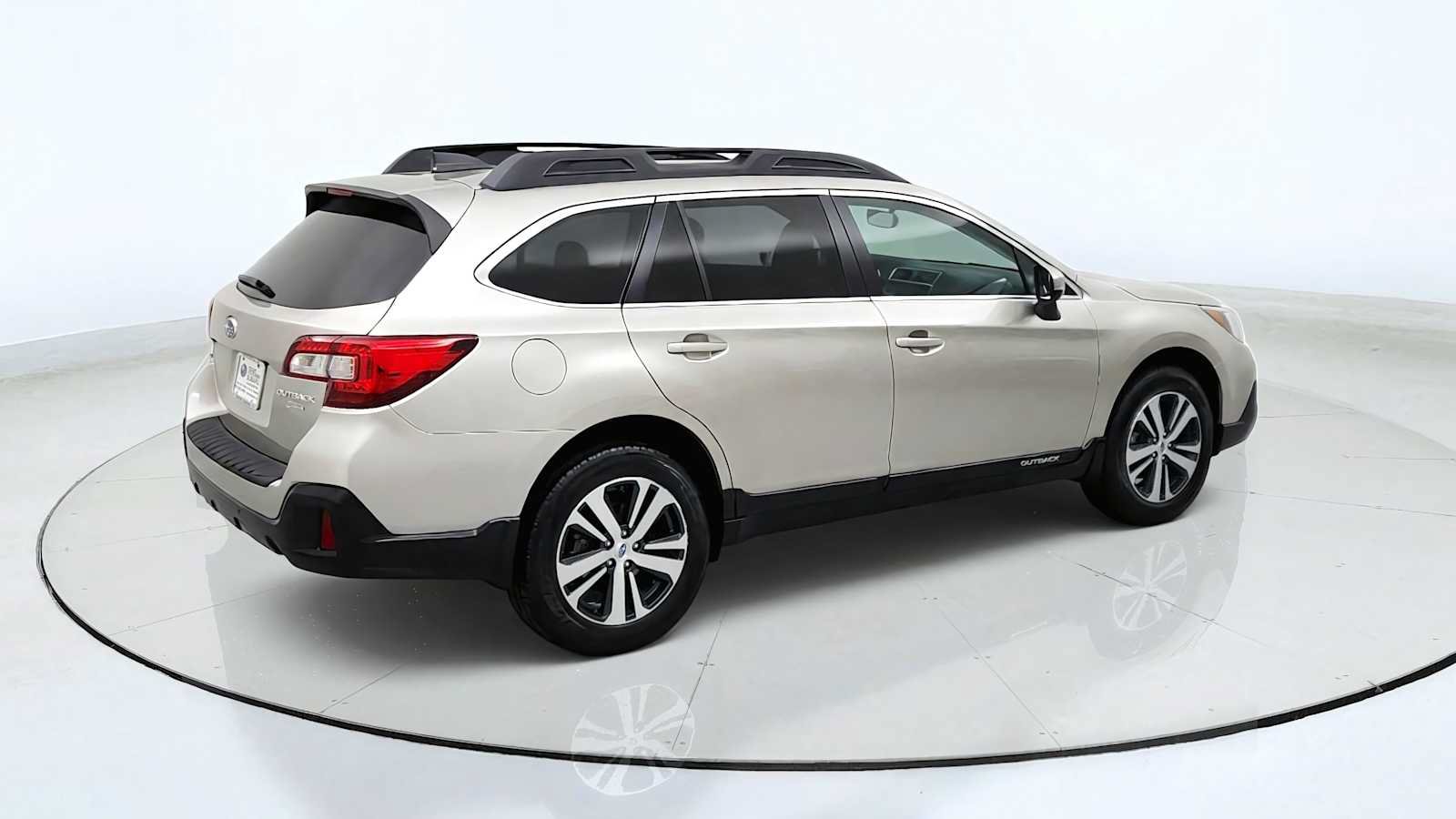 Used 2019 Subaru Outback 3.6R Limited w/ Popular Package #2 AWD/4WD image 9