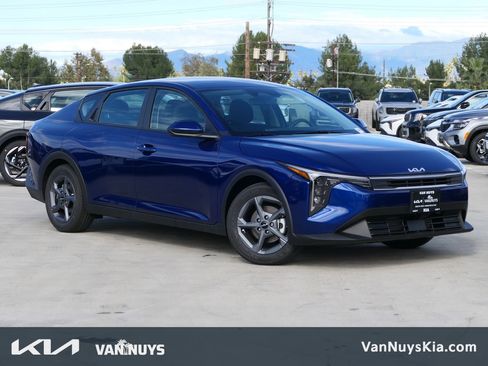 New 2025 Kia K4 LXS image 1