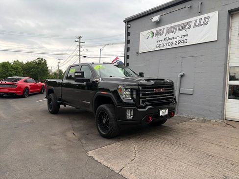 Used 2020 GMC Sierra 2500 AT4 w/ AT4 Premium Package AWD/4WD image 2