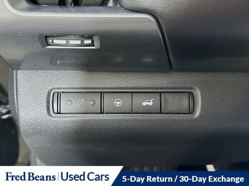 Used 2023 Nissan Pathfinder SL AWD/4WD image 10