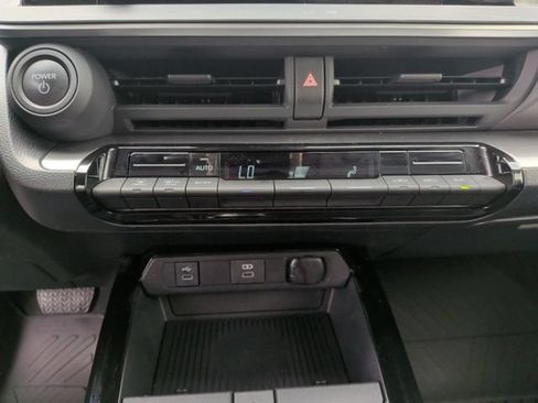 Used 2025 Toyota Prius LE FWD image 21