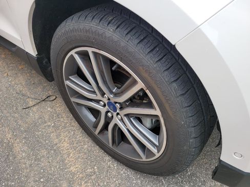 Used 2019 Ford Edge Titanium w/ Equipment Group 301A image 4