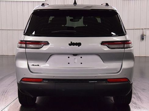 Used 2024 Jeep Grand Cherokee L Altitude image 6