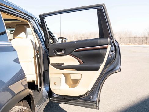 Used 2015 Toyota Highlander Limited AWD/4WD image 48