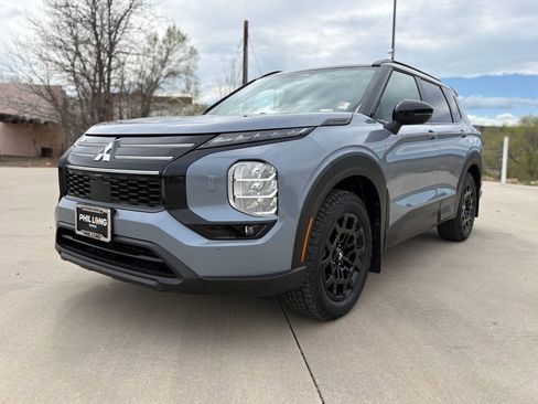 Used 2026 Mitsubishi Outlander Trail Edition image 2