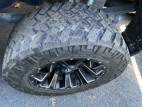 Used 2022 GMC Sierra 1500 SLT image 12