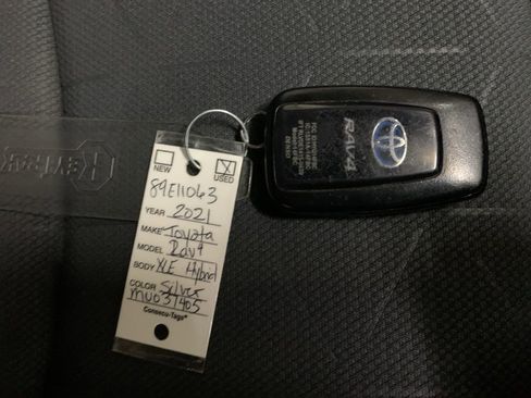 Used 2021 Toyota RAV4 XLE image 34