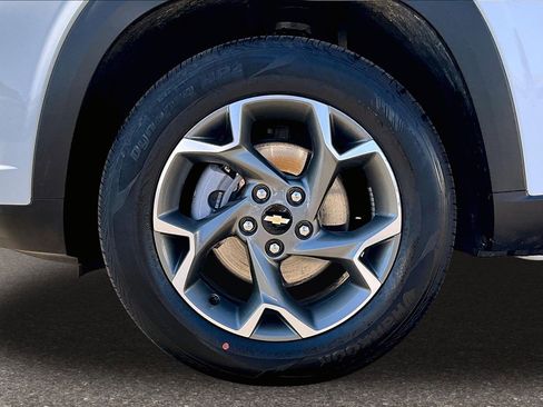 Used 2025 Chevrolet Trax LT w/ LT Convenience Package image 25