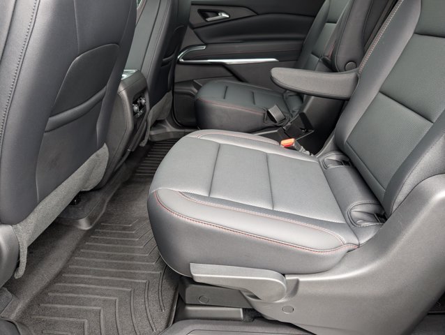 Used 2026 Chevrolet Traverse Z71 w/ LPO, Floor Liner Package AWD/4WD image 29