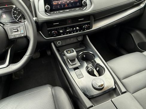 Used 2023 Nissan Rogue SV w/ SV Premium B Package image 13