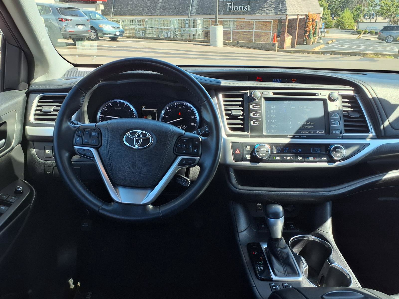Used 2018 Toyota Highlander SE AWD/4WD image 5