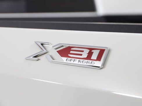 Used 2023 GMC Sierra 1500 SLT w/ SLT Convenience Package image 27