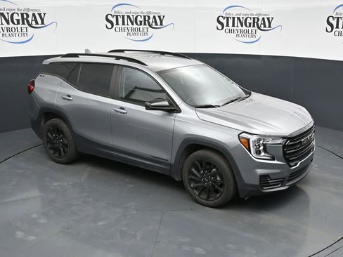 Used 2023 GMC Terrain SLE w/ Driver Convenience Package FWD image 18