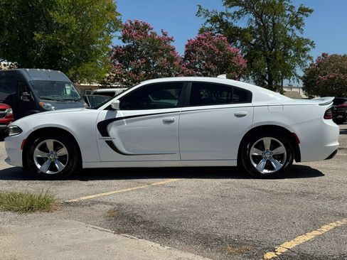 Used 2016 Dodge Charger SXT w/ Navigation & Travel Group RWD image 3