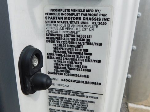 Used 2020 Isuzu NPR image 10