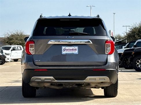 Used 2021 Ford Explorer XLT w/ Equipment Group 202A image 7