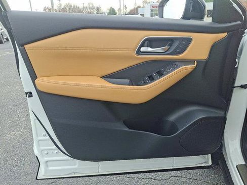 Used 2023 Nissan Rogue Platinum w/ Platinum Premium Package image 12