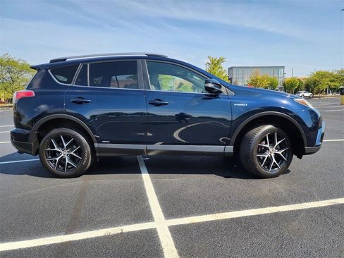 Used 2017 Toyota RAV4 SE AWD/4WD image 16