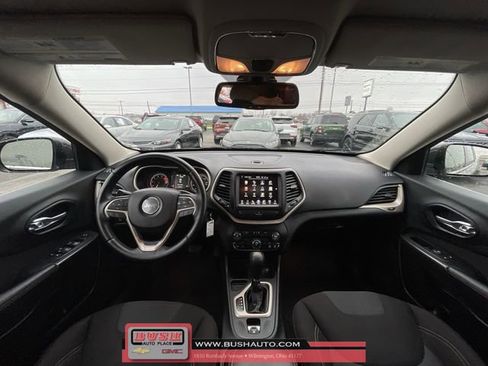 Used 2017 Jeep Cherokee Latitude w/ Comfort & Sound Group image 19