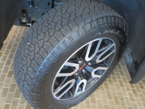Used 2021 GMC Sierra 1500 AT4 w/ AT4 Premium Package AWD/4WD image 11