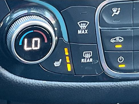 Used 2024 Chevrolet Equinox Premier AWD/4WD image 21