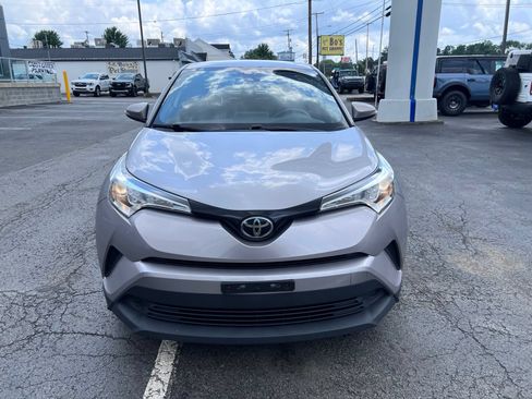 Used 2018 Toyota C-HR XLE FWD image 2
